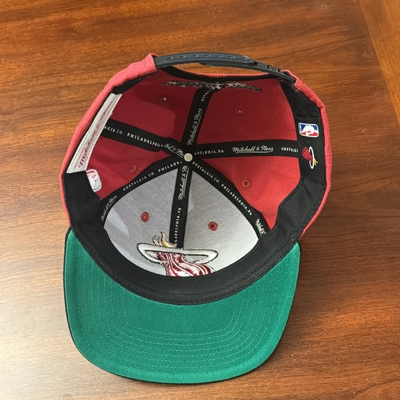 Mitchell &‎ Ness Miami Heat Snap Back - Picture 2 of 10